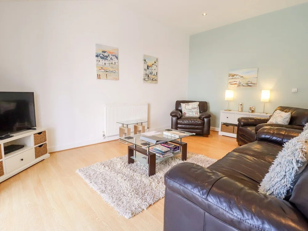 Maritime Mews, 6 The Oakleys