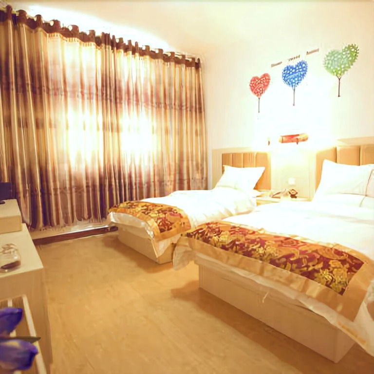 Linglong Yage Holiday Hotel (Lijiang Sanyi International Airport)