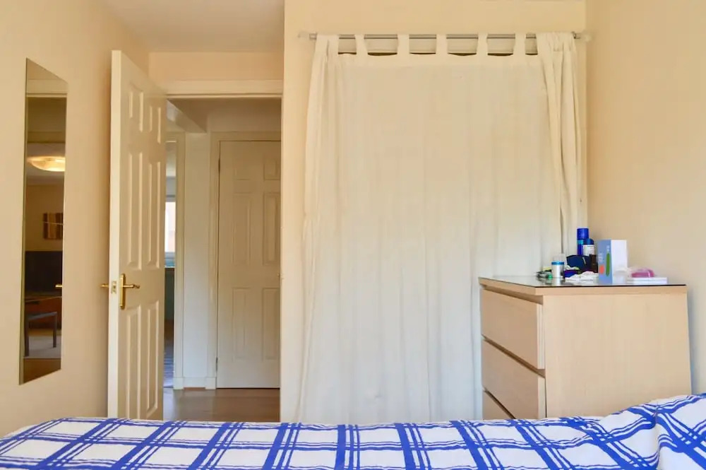 Modern Two Bedroom Flat in Leith