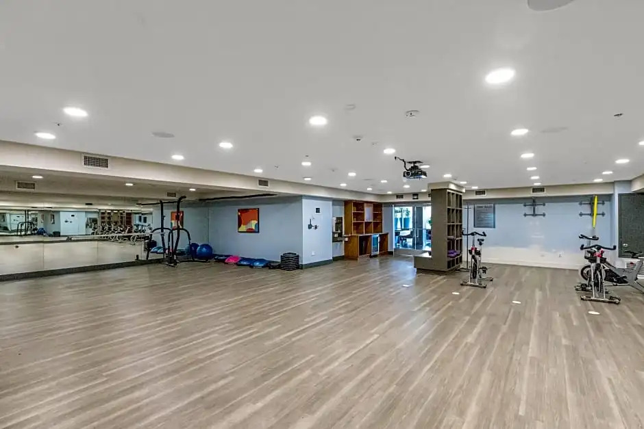 SuitesRUs Apart Hotel at Glendale