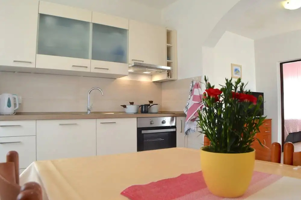 Room in Apartment - Charming Apartment Venilia Blue, Sleeps 4