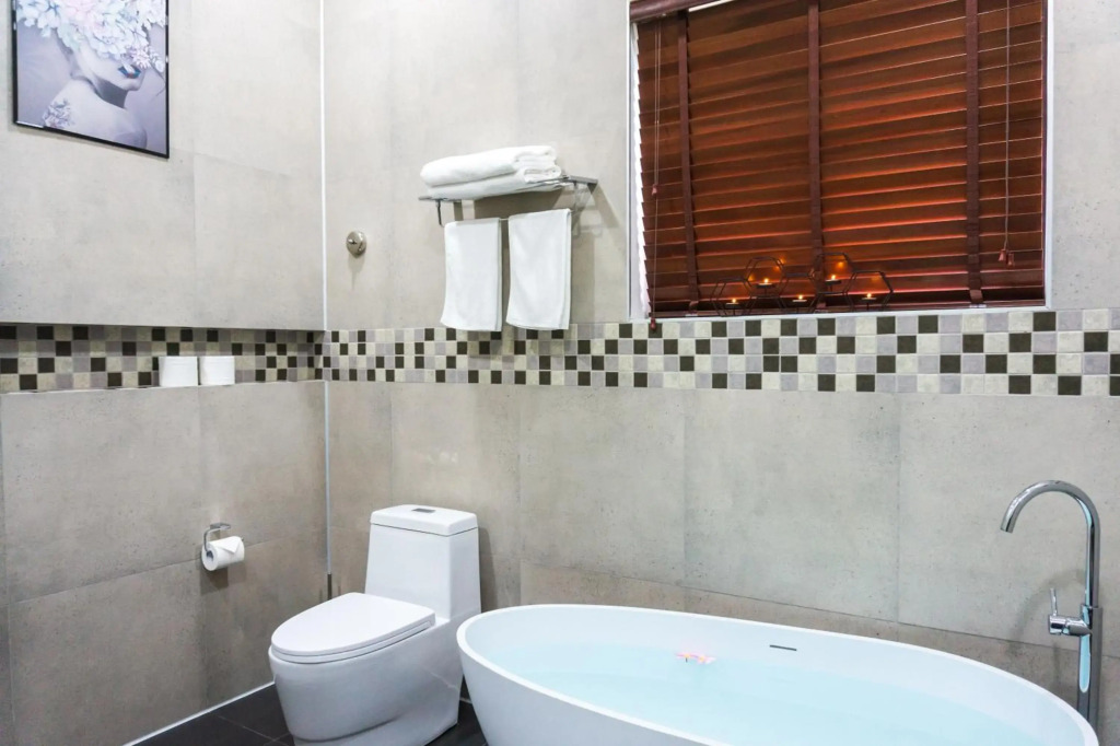 LUXURY PRIVATE VILLAS 400m2 WITH POOL NEAR LIO BEACH