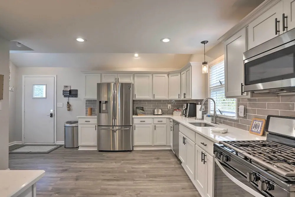 Pet-friendly Home - 1/2 Mi to Downtown Willoughby!