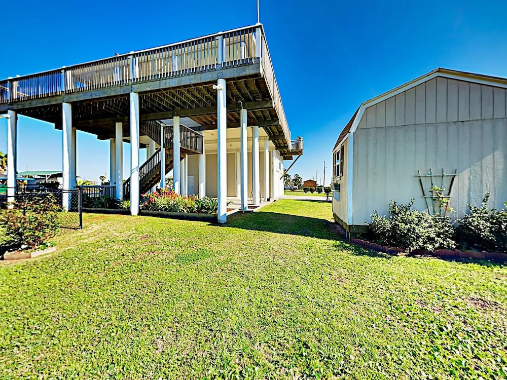 Waterfront Paradise on Rollover Bay - 3 Br Home