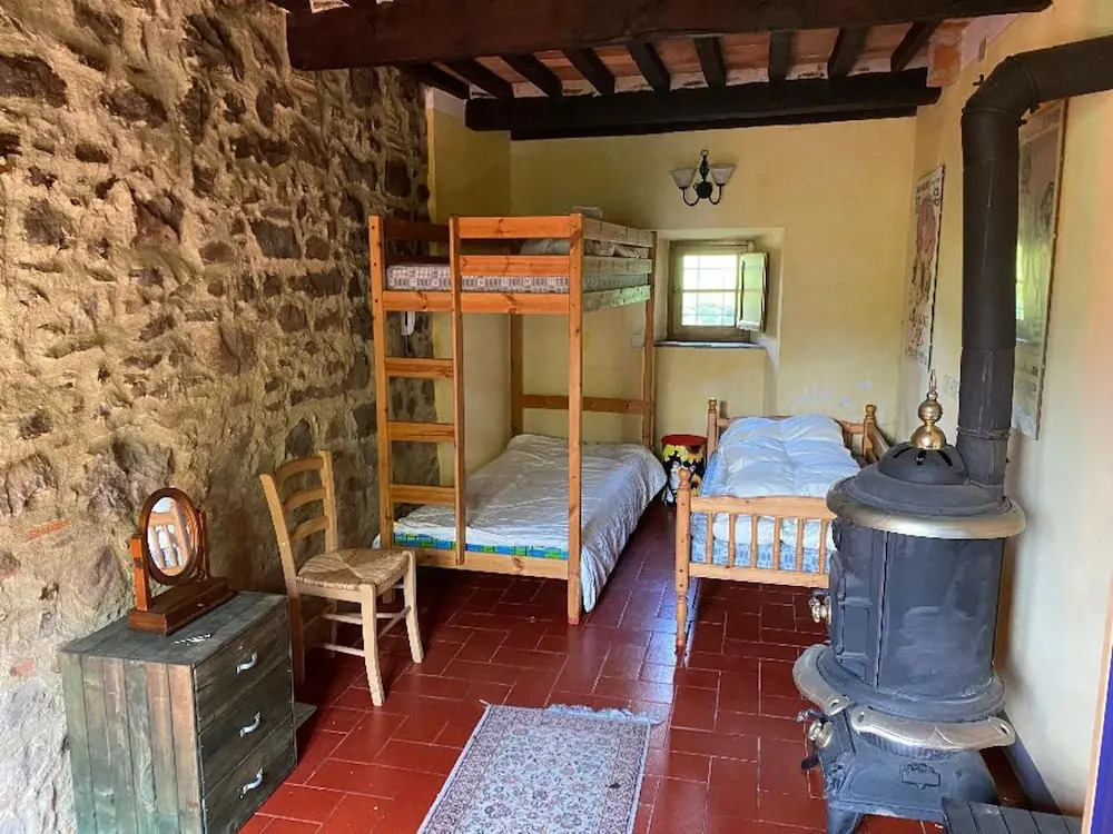 4-bed, Sleeps 8, Pets, Free Parking