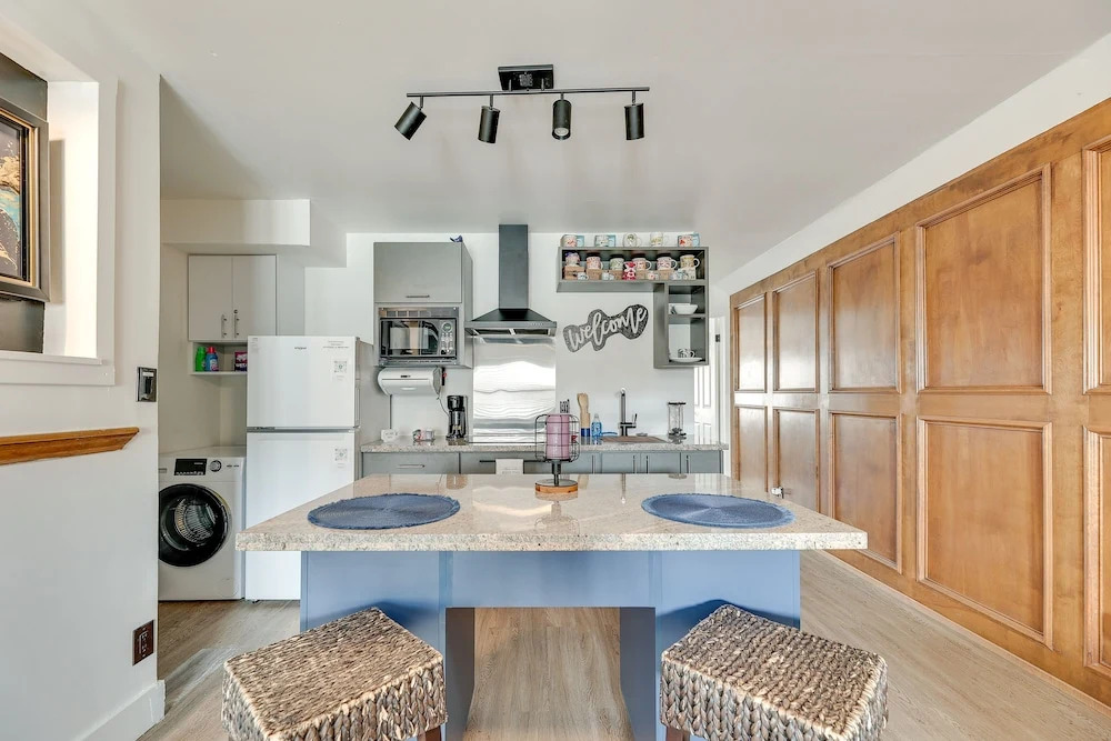 Edinburg Escape w/ Smart TV Near Firemen's Park!