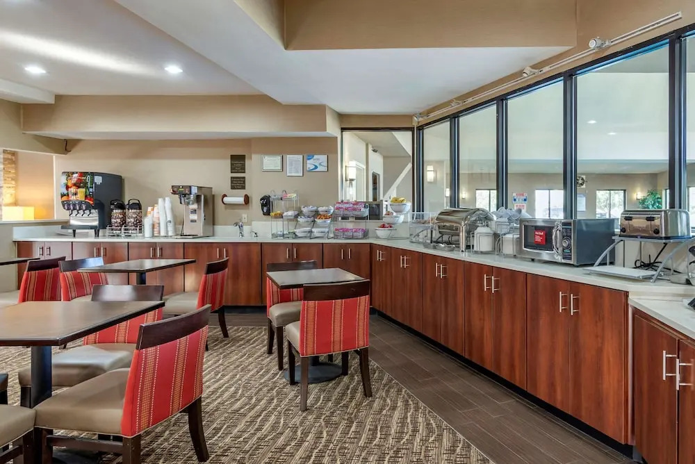 Comfort Suites
