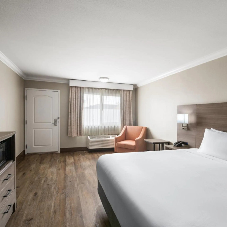 Solara Inn and Suites