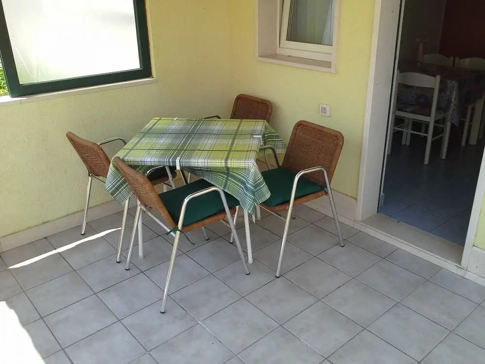 Josi - With Beautiful Garden - A1 Plavi