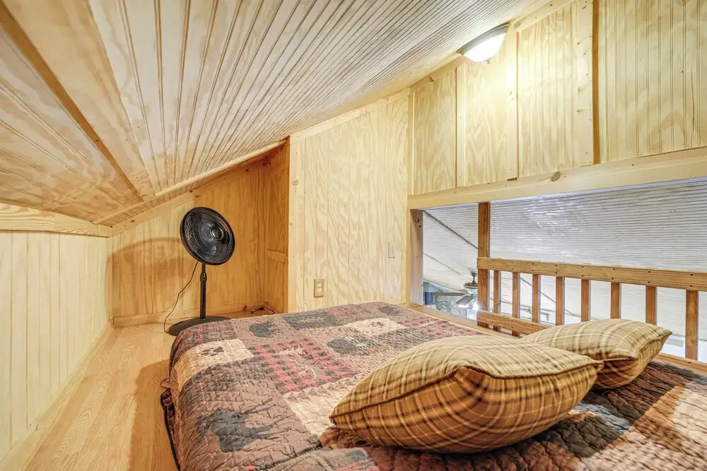 Unwind By Fire! Creekside Whittier Cabin w/ Deck