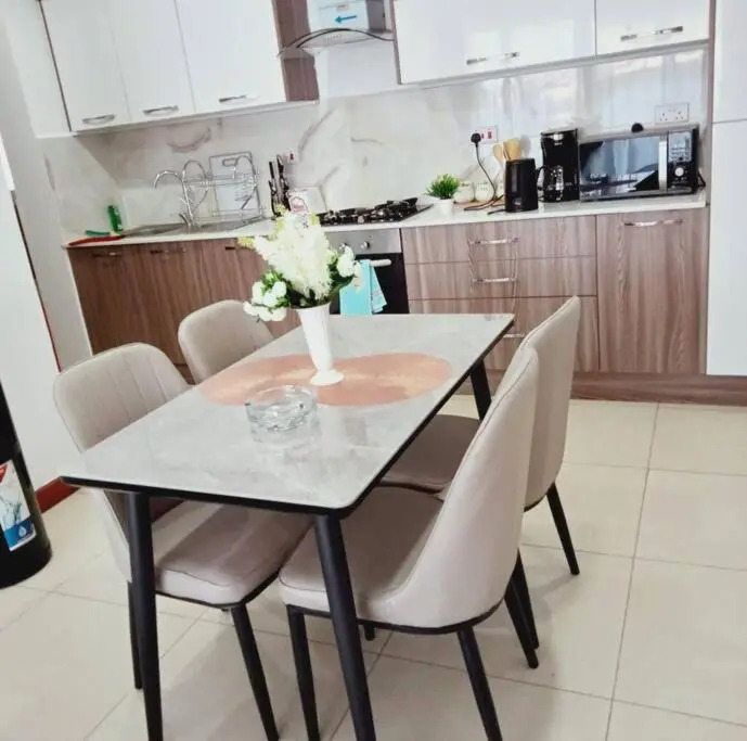 Lovely 2-bedroom serviced apartment with pool in Kilimani