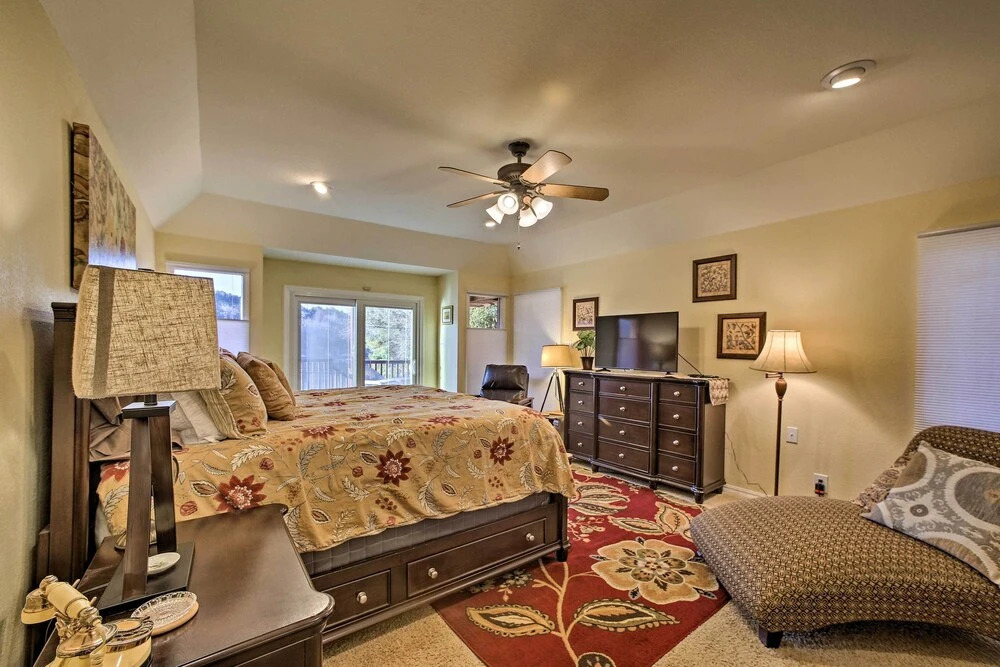 Lakefront Retreat w/ Dock & Beach: 2 Miles to Golf