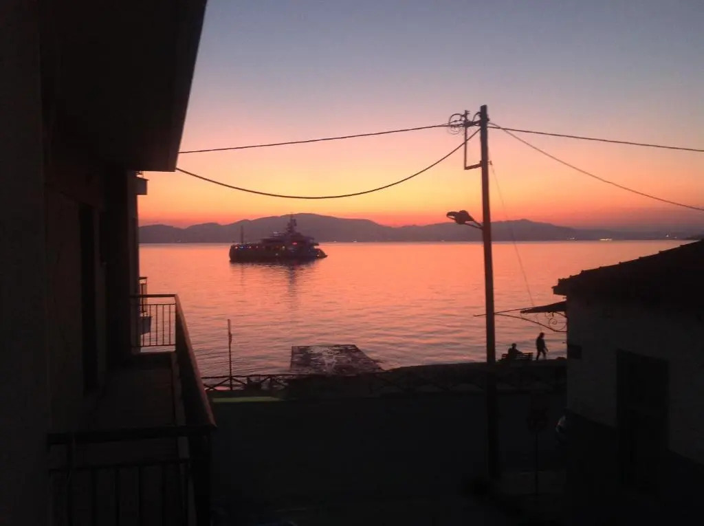 IRAKLIOS- Fabulous area- ,,,- sea-view- Studios with parking,-46m2-just call for price, vacancy etc- next to Vallis hotel -20meters from seaside!!!