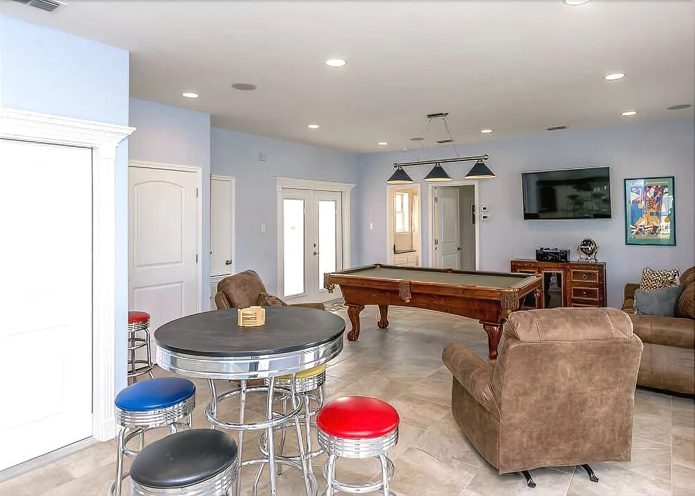 Beach Side - 5 Br Home