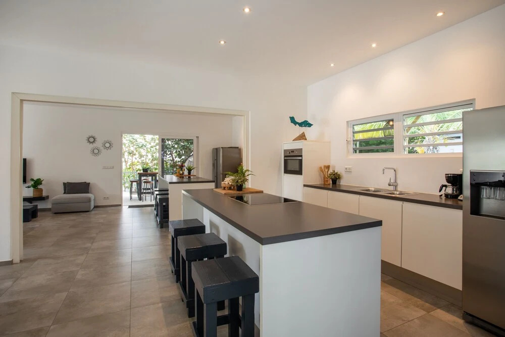 Casa Maria Curacao. Luxury 6 Bedroom Villa Next to Supermarket & Jan Thiel Beach