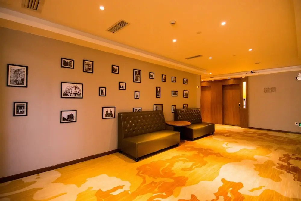 James Joyce Coffetel San Yuan Li Station
