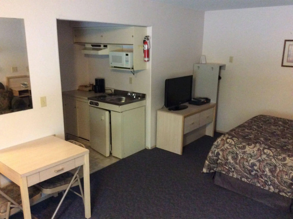 Super 8 by Wyndham Clearwater BC