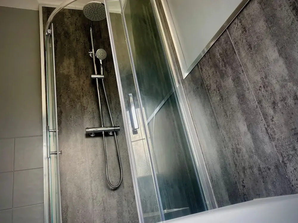 Sleeps10-parking-garden-hottub-petfriendly