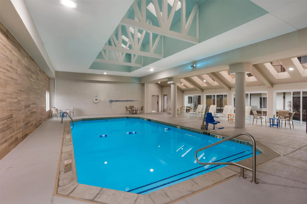 Orangewood Inn & Suites Kansas City Airport