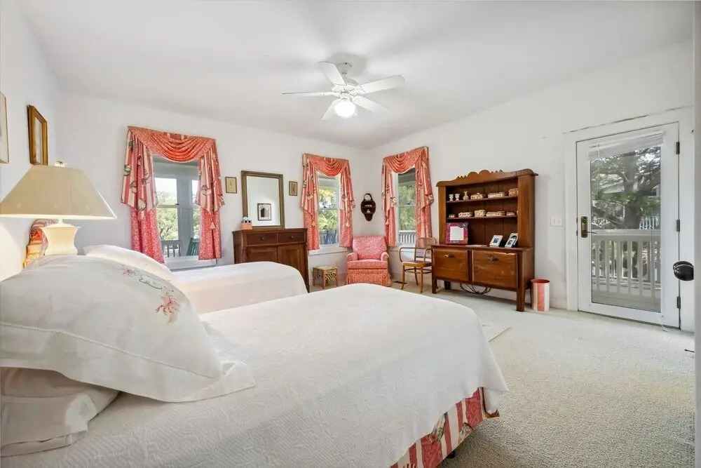 This Vibrant Family Home Features 8 Bedrooms, And 8 Bathrooms, Ocean And Creek Views Home by Peace Vacations