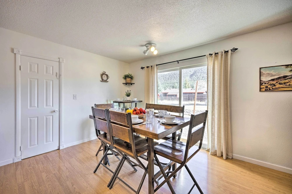 Hike, Bike & Fish: Gem w/ Hot Tub in Woodland Park