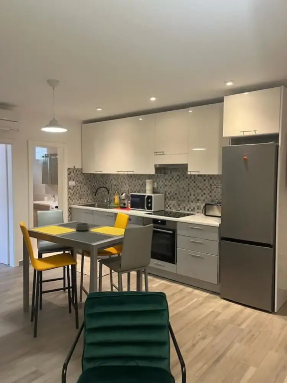 A2 apt With Balcony and sea View, 3 min to Beach