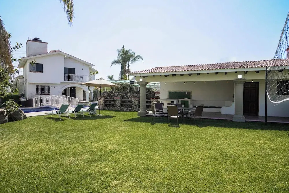 Spacious House with Pool