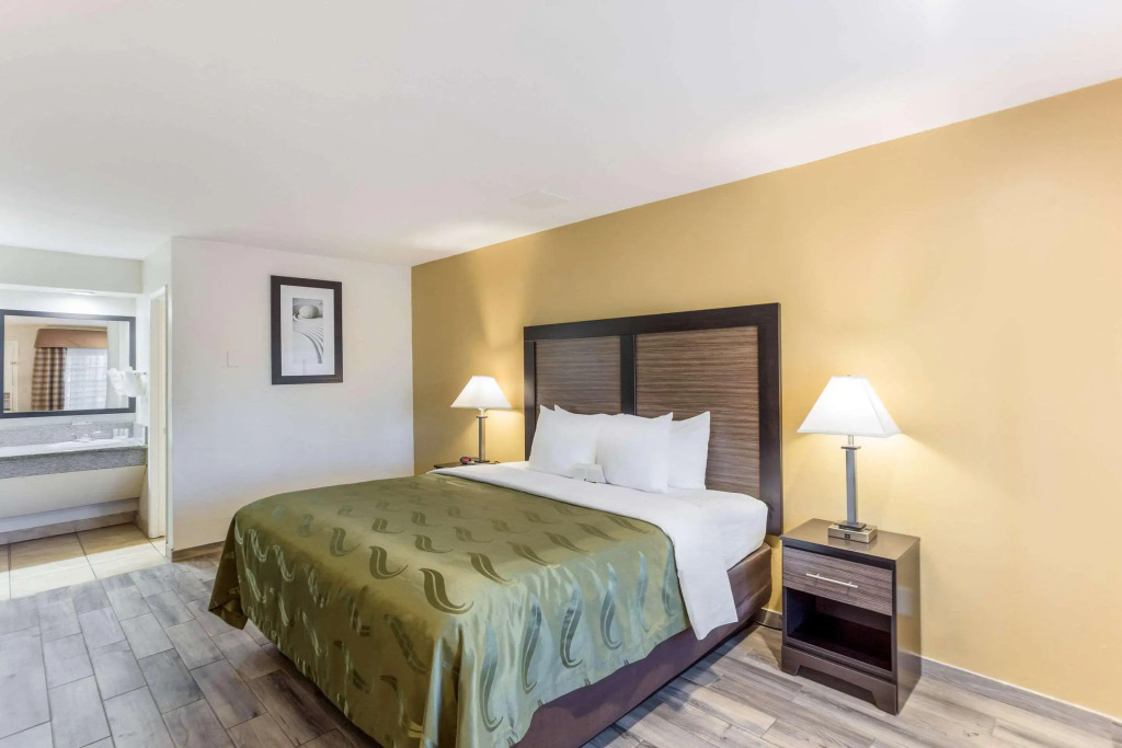 Mount Vernon Inn Escondido Downtown