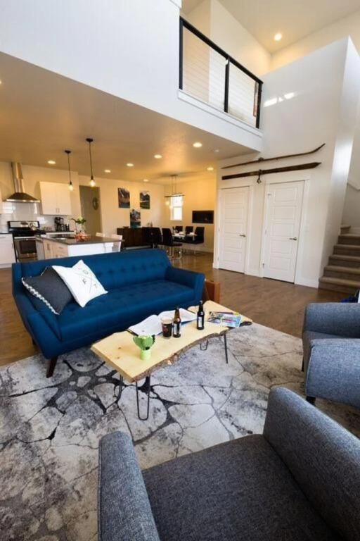 The Colorado House in the Brewery & River District!!