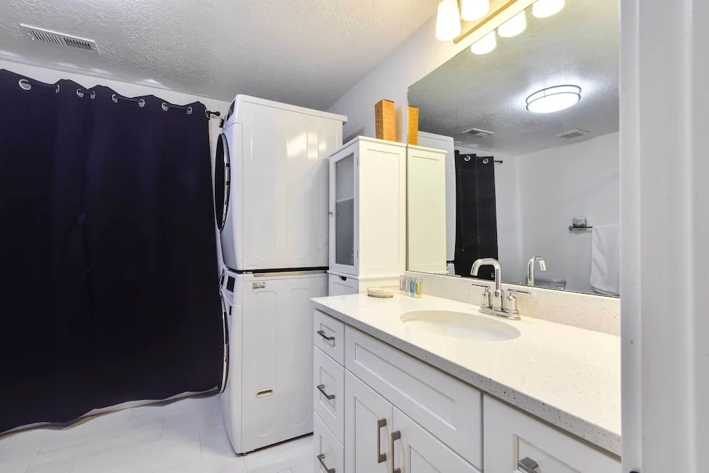 Sleek & Modern Morgan Abode: Great for Families!