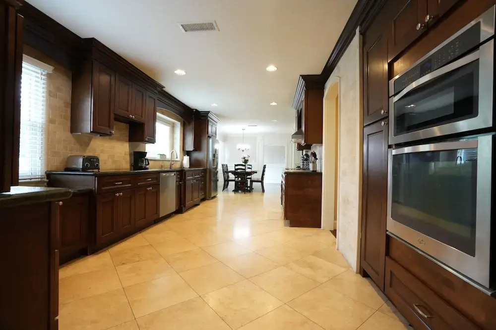 Incredible Estate 5 Bedrooms 3 Bathroom W/resort Style Rock Pool & Jacuzzi