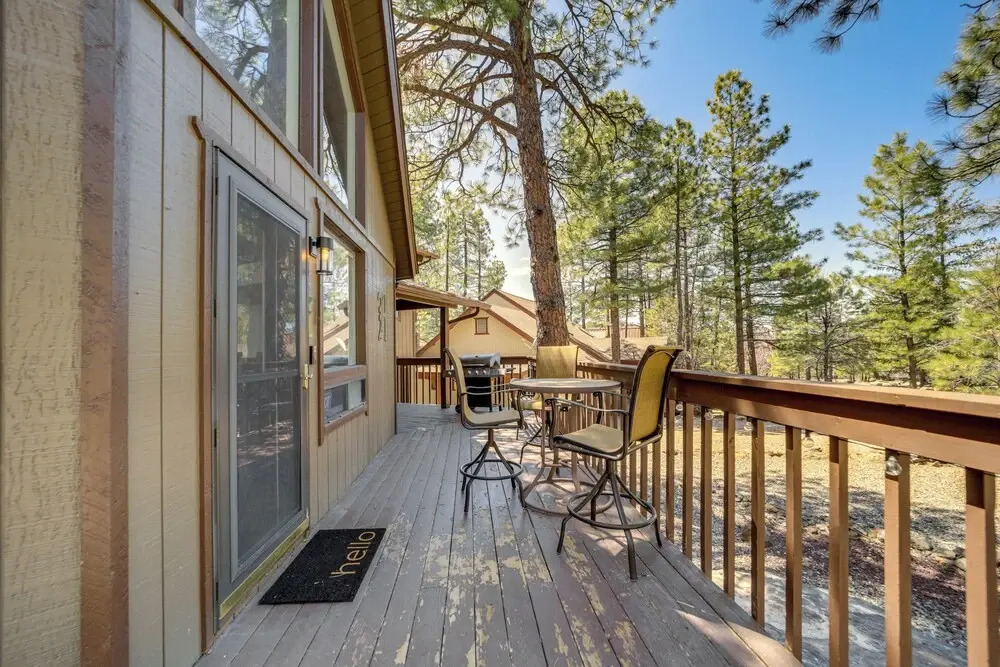 Family Friendly: Modern Cabin in Munds Park!