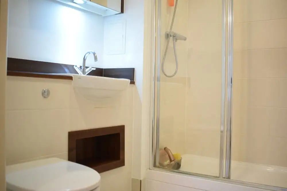 Idyllic 2 Bed Flat with Balcony in Canada Water