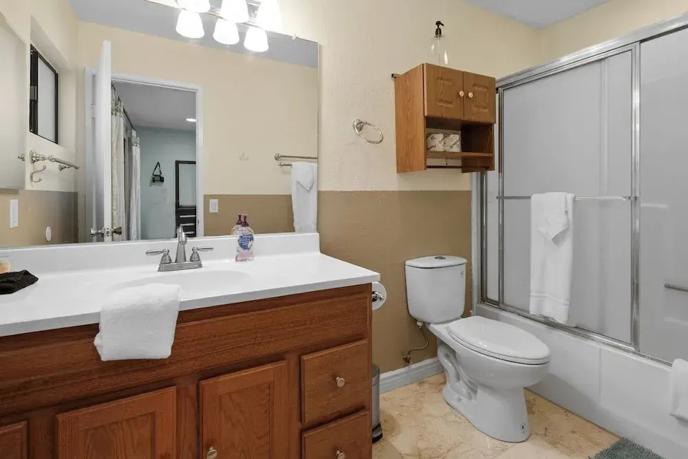 Lakeview Condo