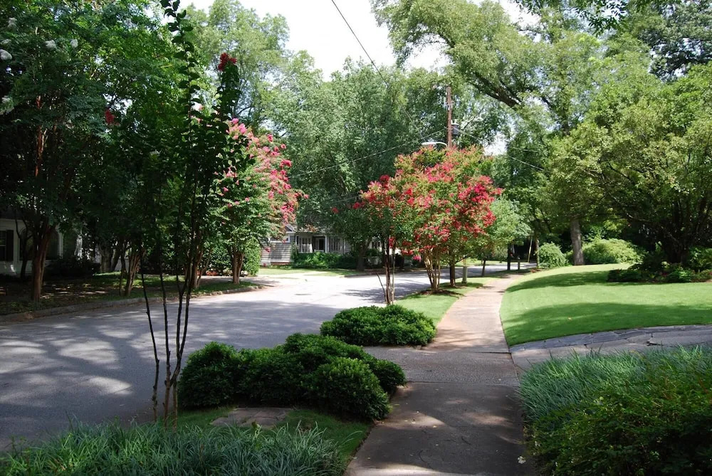 B2be Enjoy a Pet-friendly and Clean Condo Near the Beltline