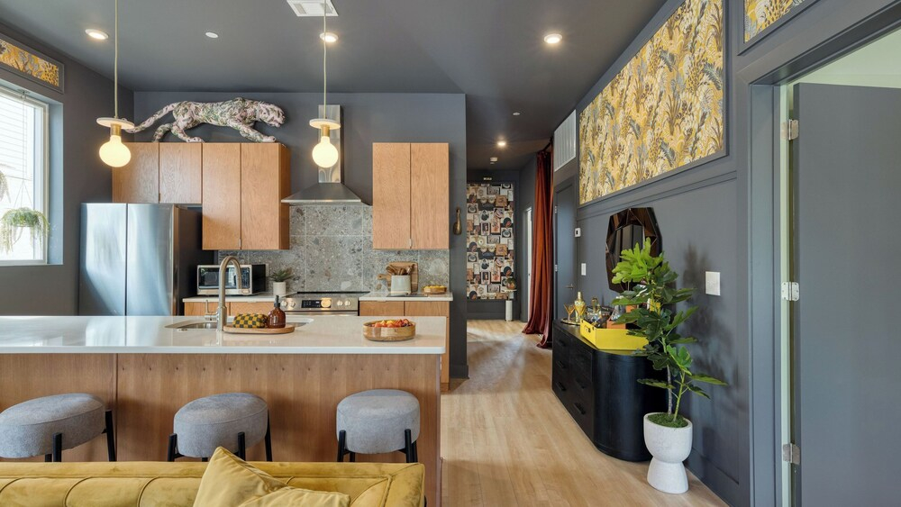 Sleeps 16 2 Homes Next Door + Walk to Dining & Music Lischey Loft & The Bloom House by Avantstay