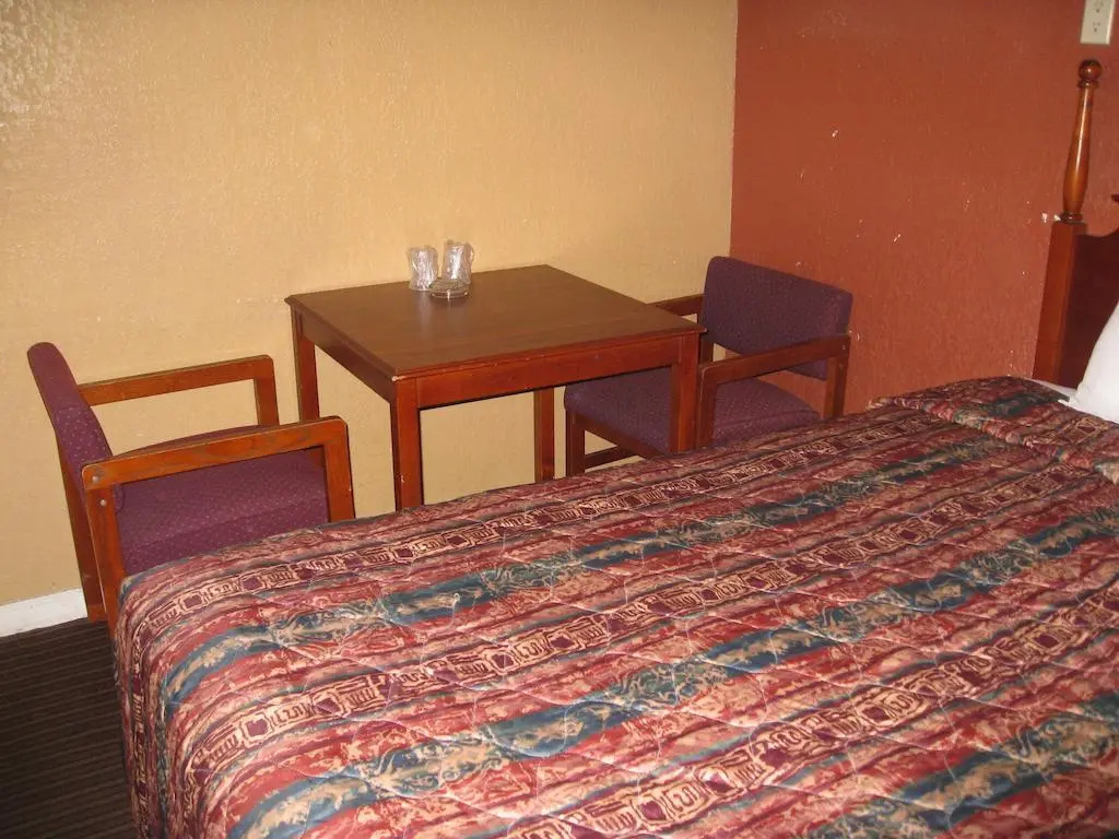 Two Palms Motel