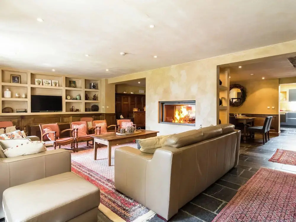 Vintage Holiday Home With Swimming Pool In Saint-Hubert