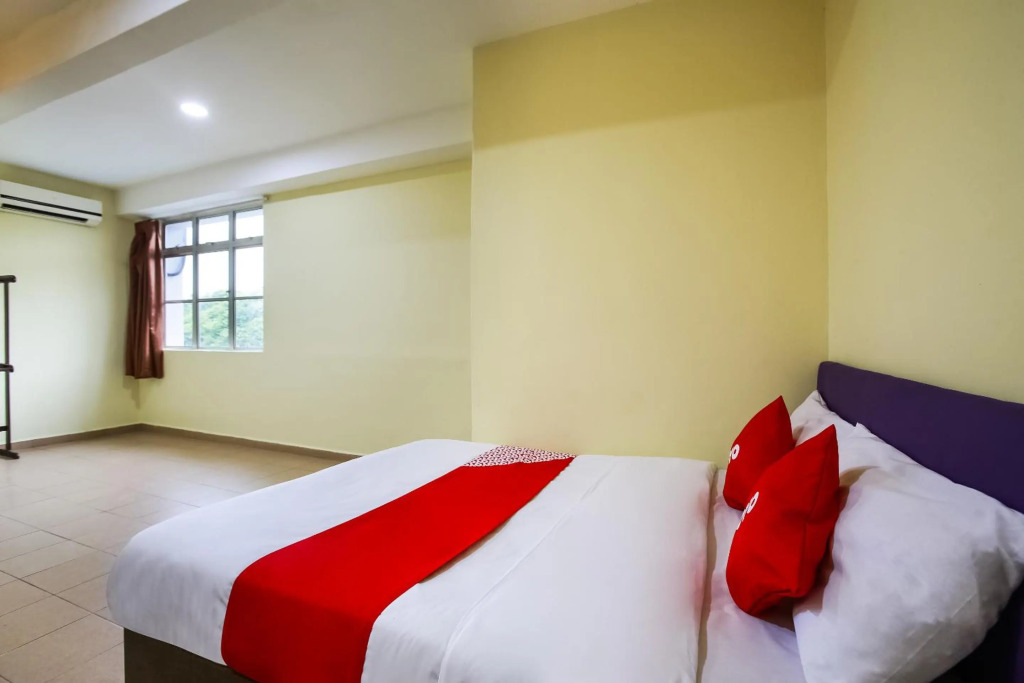 OYO 89585 Hotel Happy Inn