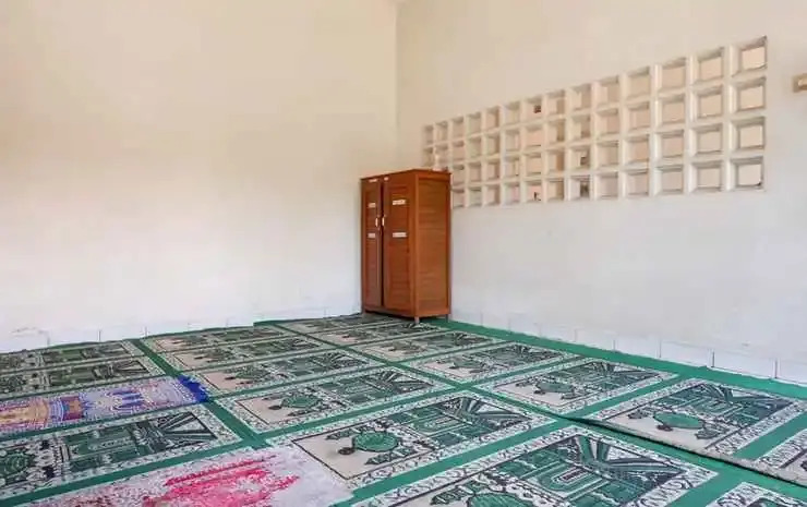 RedDoorz @ Jalan Sriwijaya Semarang