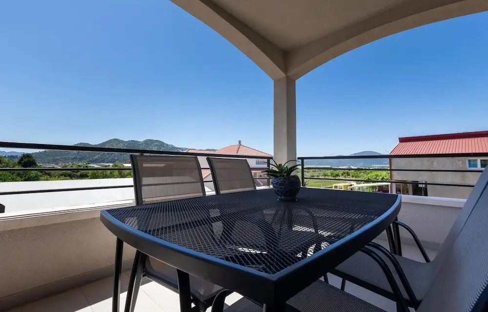 Beautiful Home in Opuzen With Wifi and 2 Bedrooms