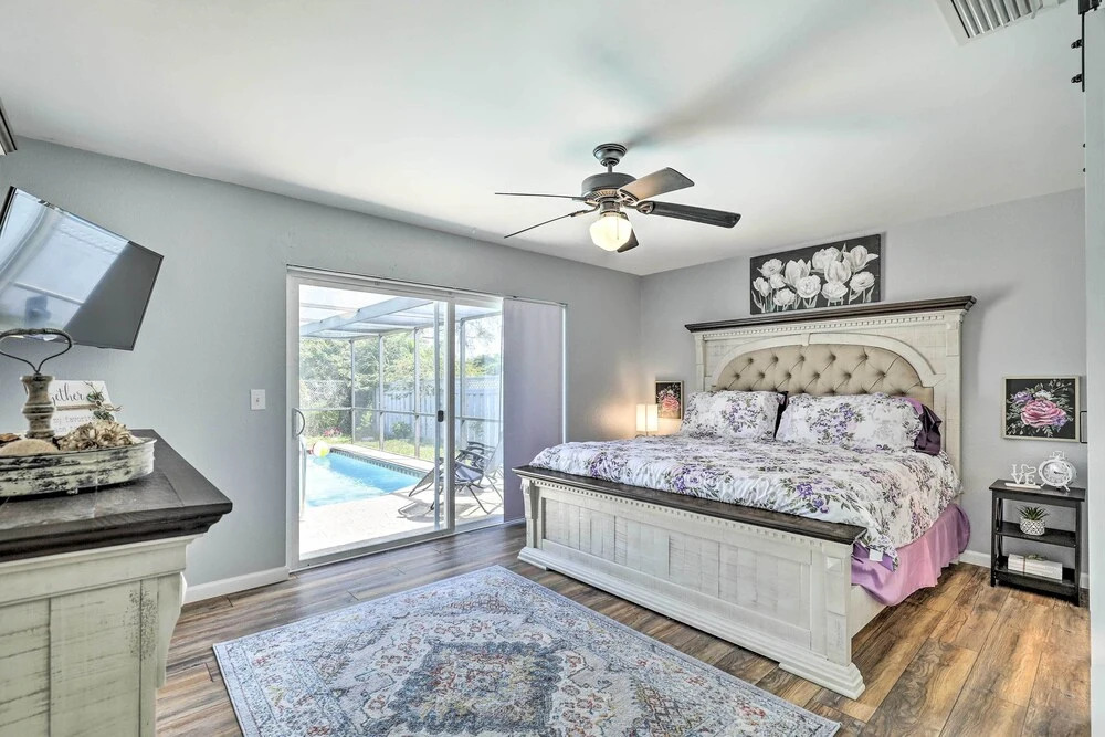 Lavish Holiday Home w/ Lanai & Heated Outdoor Pool