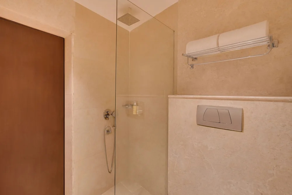 Lemon Tree Hotel, Noida