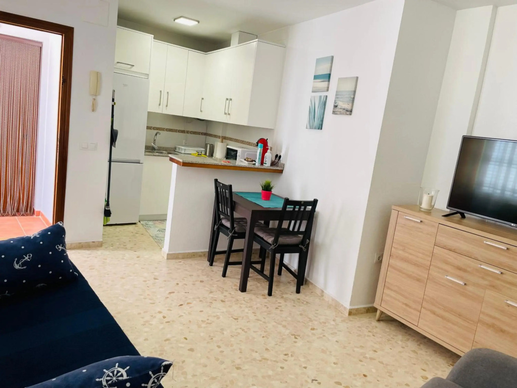 Apartamento nuevo junto a la playa, en centro Conil, con Aire Ac y WIFI