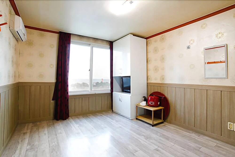 Seokcho Hometown Lodge Pension
