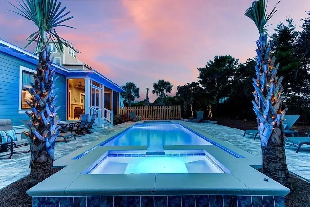 GULF DREAMS 5 Bedroom Holiday Home by Five Star Properties