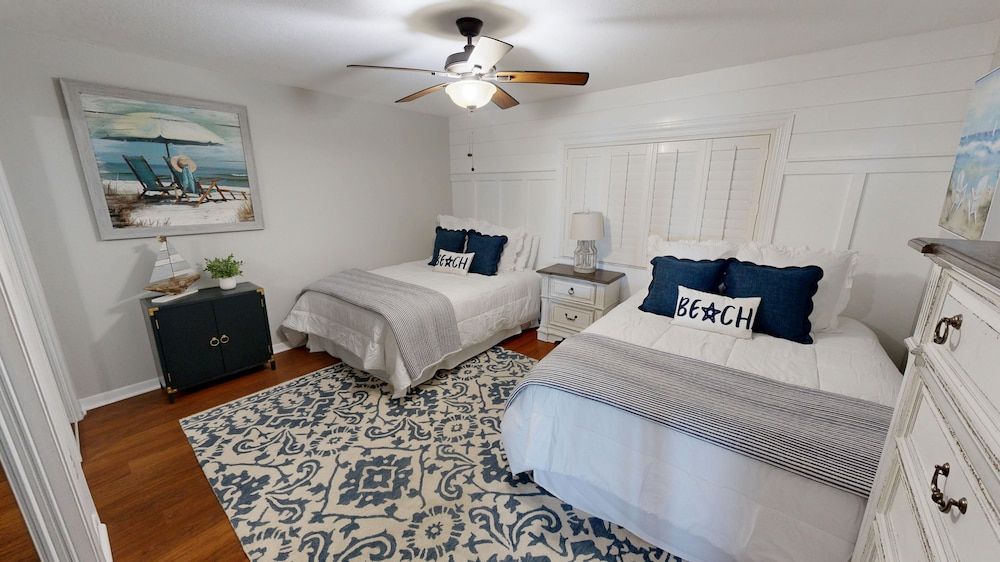 Shoreline Towers 1033 2 Bedroom Condo