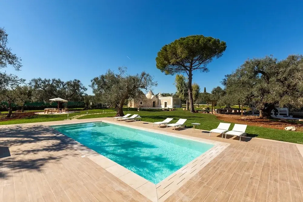 2220 Trulli Biancapetra by Perle di Puglia