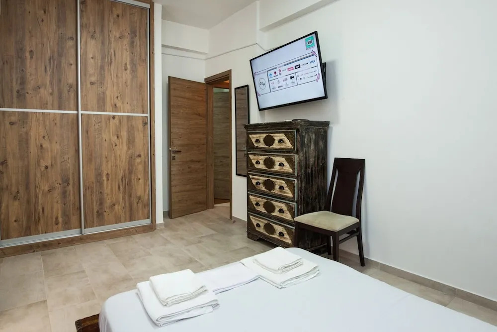 Spacious 2 level Brand New apt GTD3194