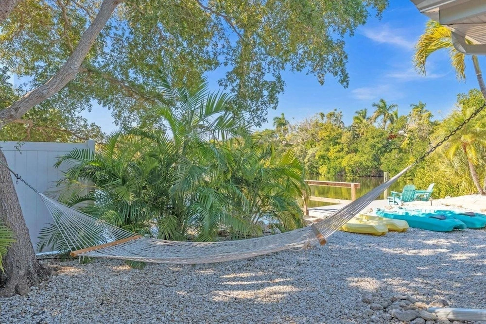 Lake By The Beach 2 Bedroom Home